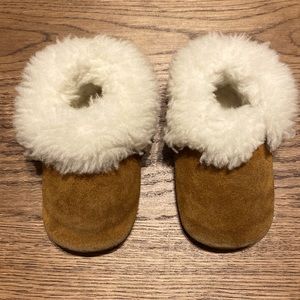 GUC - Heyfolks warm shoe - size 4 - chestnut